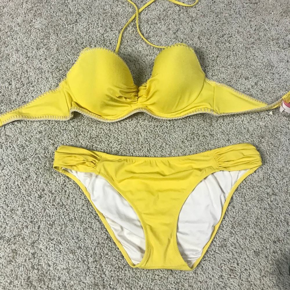 Victoria’s Secret bikini set